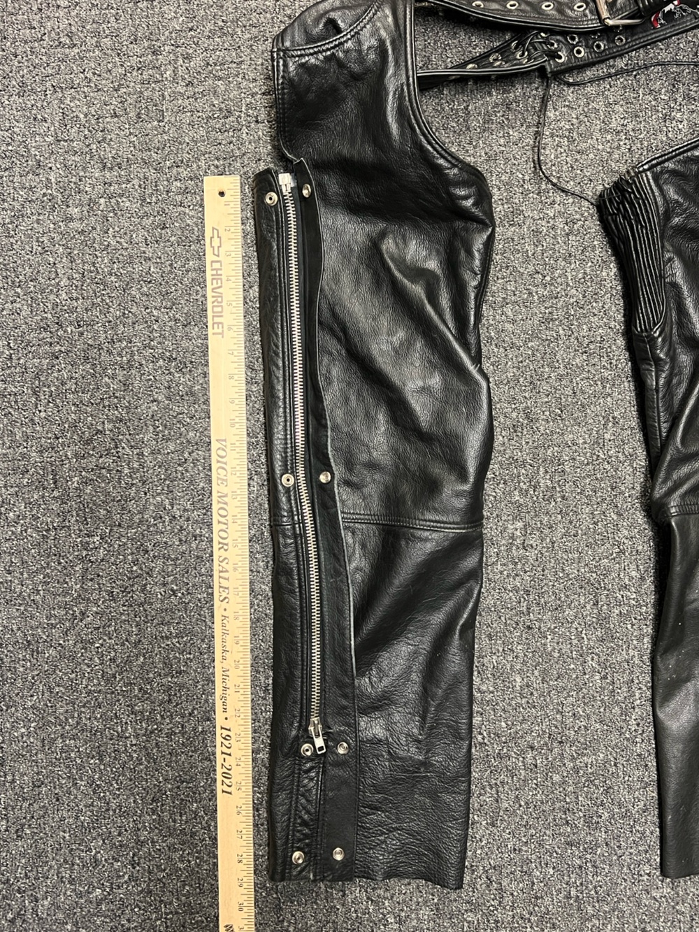 USA Bikers Dream Leather, Lined Chaps with Adjustable Buckle Waist Unisex Size L - Picture 8 of 12